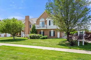 597 Olde English Cir, Howell, MI 48855 - Photo 4