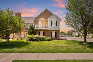 597 Olde English Cir, Howell, MI 48855 - Photo 2