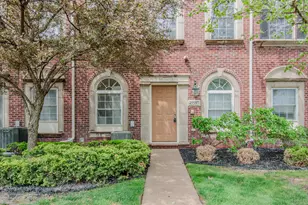 45587 N Stonewood Rd, Canton, MI 48187 - Photo 2