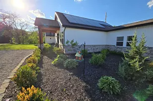 4086 W Commerce Rd, Milford, MI 48380 - Photo 2