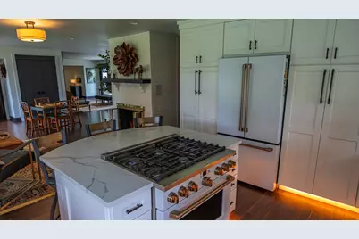 802 W Lowell Street, Ludington, MI 49431 - Photo 10