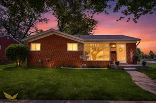 21114 Danbury St, Clinton Twp, MI 48035 - Photo 2