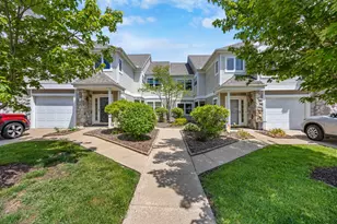 717 Fieldstone Cir W, Chelsea, MI 48118 - Photo 2