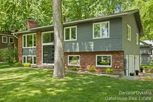 4063 Cambridge Dr, Hudsonville, MI 49426 - Photo 2