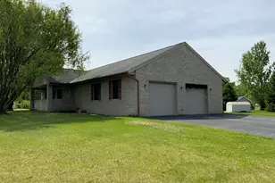 7715 Hidden Knoll Ct NE, Byron, MI 48418 - Photo 4