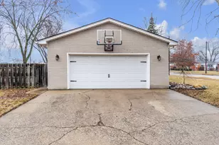 39011 Pinetree St, Livonia, MI 48150 - Photo 38