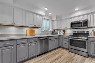 39011 Pinetree St, Livonia, MI 48150 - Photo 18