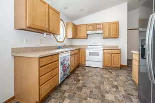 54163 Ridgeview Cir, Paw Paw, MI 49079 - Photo 10