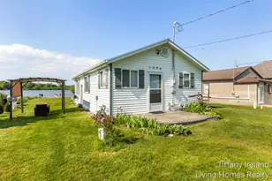 1996 Shore Dr, Orleans, MI 48865 - Photo 10