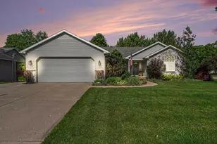 7161 Pine Oak Ln, Hudsonville, MI 49426 - Photo 2
