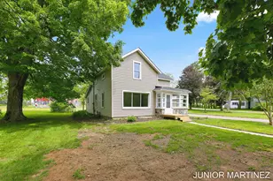 204 N Sherwood Ave, Plainwell, MI 49080 - Photo 2