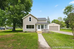 204 N Sherwood Ave, Plainwell, MI 49080 - Photo 1