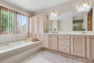 5537 Bentbrook Dr SE, Grand Rapids, MI 49508 - Photo 4