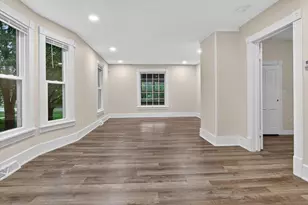 409 Oak St, Three Oaks, MI 49128 - Photo 10