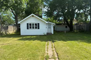 124 W Sheridan St, Fremont, MI 49412 - Photo 2