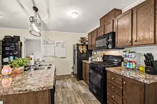 5208 Village Dr SW, Wyoming, MI 49509 - Photo 4