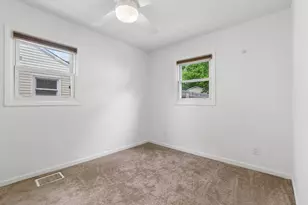 1602 Baker Dr, Kalamazoo, MI 49048 - Photo 8
