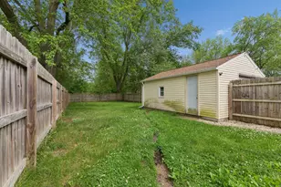 1602 Baker Dr, Kalamazoo, MI 49048 - Photo 16
