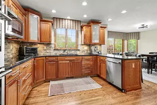 1425 Old Farm Ln, Saint Joseph, MI 49085 - Photo 6