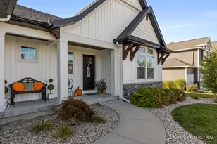 3221 Rocaway Dr, Hudsonville, MI 49426 - Photo 2