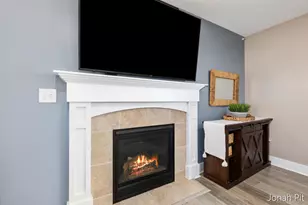 8479 Twin Lakes Dr, Jenison, MI 49428 - Photo 10