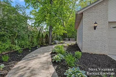 2006 Burton Knoll Court SE, Grand Rapids, MI 49546 - Photo 38