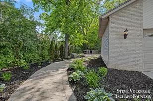 2006 Burton Knoll Ct SE, Grand Rapids, MI 49546 - Photo 38