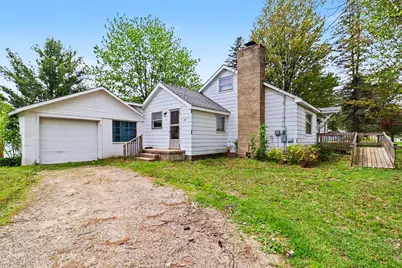 345 W Church Avenue, Reed City, MI 49677 - Photo 2