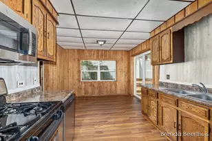 165 E Division St NE, Rockford, MI 49341 - Photo 12