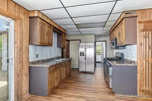 165 E Division St NE, Rockford, MI 49341 - Photo 10