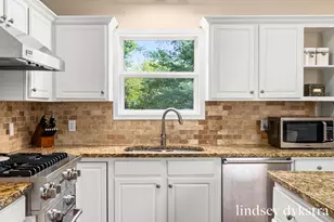 2206 Thistledowne Dr NE, Grand Rapids, MI 49505 - Photo 10