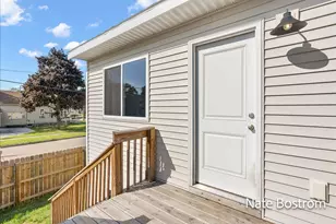 1271 Spring St, Muskegon, MI 49442 - Photo 8