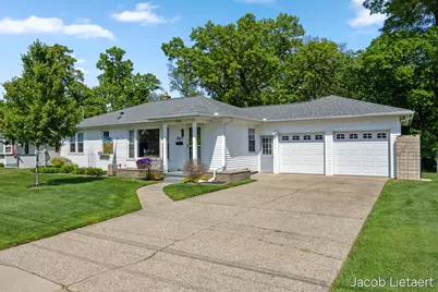 2658 Carlton Avenue NE, Grand Rapids, MI 49505 - Photo 2