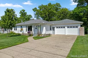 2658 Carlton Ave NE, Grand Rapids, MI 49505 - Photo 2