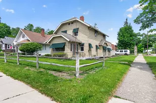 802 Oakridge Dr, Jackson, MI 49203 - Photo 2