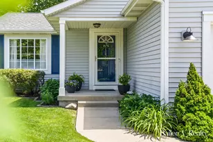 1660 Simmons Ave NE, Grand Rapids, MI 49505 - Photo 2