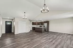 124 Jeremy St, Constantine, MI 49042 - Photo 6