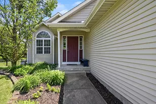 2561 Orchard View Dr NE, Grand Rapids, MI 49505 - Photo 4
