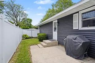 823 W Merchant St, New Buffalo, MI 49117 - Photo 20