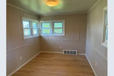 22415 Wilmot Avenue, Eastpointe, MI 48021 - Photo 12