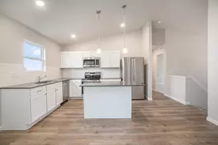 724 Manorwood Cir, Benton Harbor, MI 49022 - Photo 4