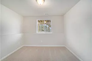 724 Manorwood Cir, Benton Harbor, MI 49022 - Photo 10