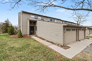 719 Watersedge Dr, Ann Arbor, MI 48105 - Photo 2