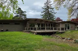 32619 Greenland Ct, Livonia, MI 48154 - Photo 2