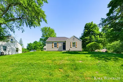 337 E Grant Street, Hastings, MI 49058 - Photo 2