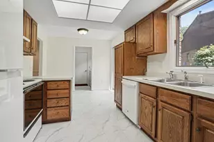 106 Merriweather Ln, Kalamazoo, MI 49006 - Photo 10