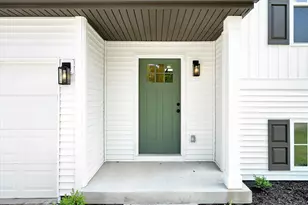 6675 Cypress Bay Dr, Kalamazoo, MI 49009 - Photo 2