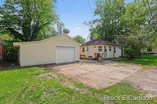 85 Lake Shore Blvd, Norton Shores, MI 49444 - Photo 4