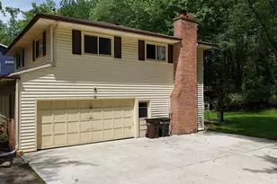 2728 Forest Lake Dr, Jackson, MI 49203 - Photo 4