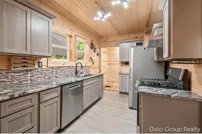 124 N Warren Avenue, Big Rapids, MI 49307 - Photo 12